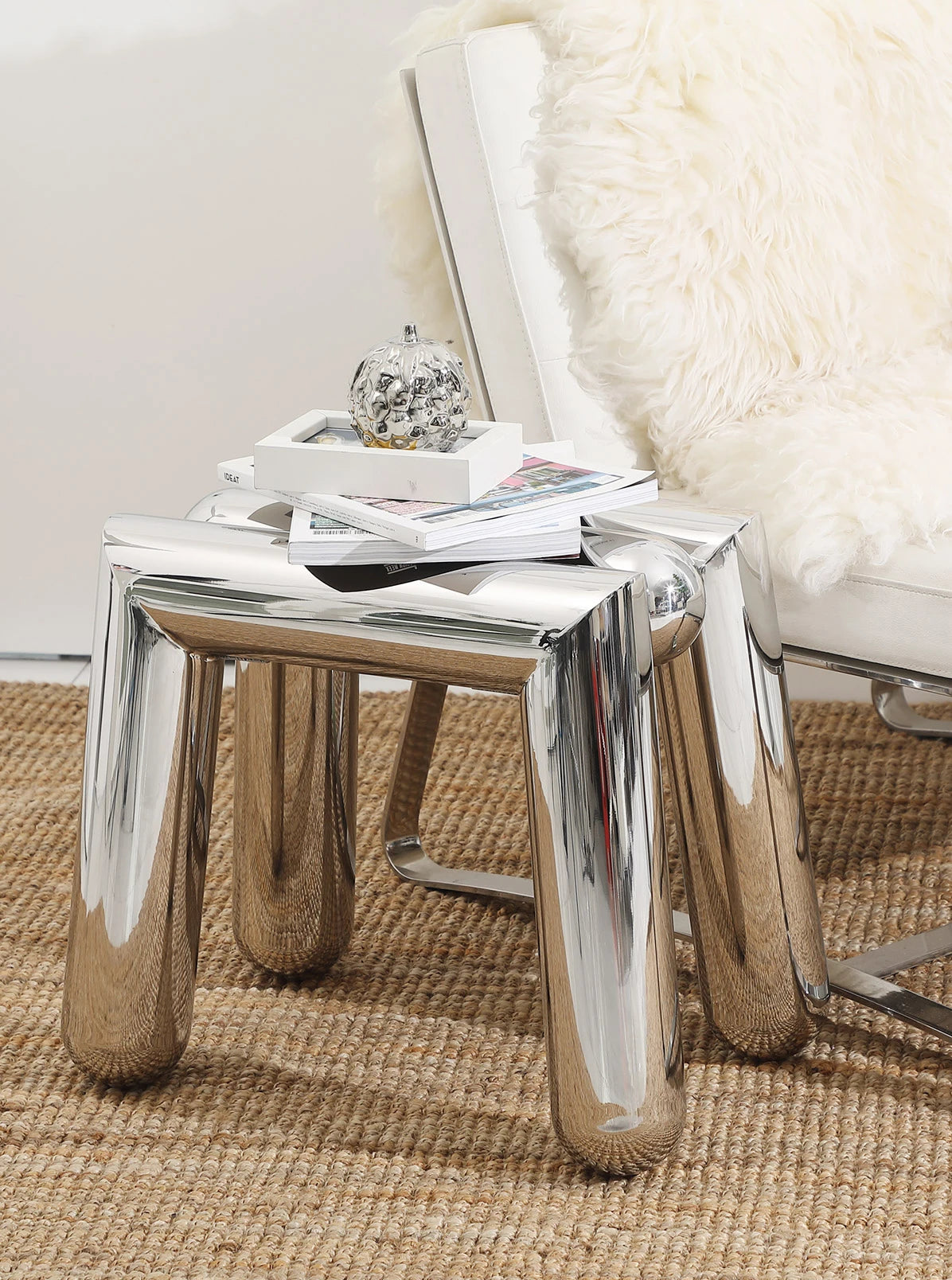 Luno Seat No.1 - Sculptural Stainless Steel Stool – Modern Chrome Accent Seating for Living Space